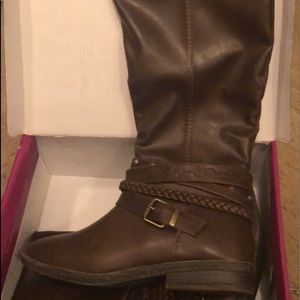 Brown mid length boots